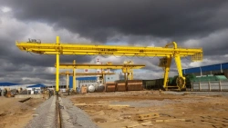 Electric Gantry Cranes for Industrial Use with Lifting Capacity from 0.5 to 80 Tons