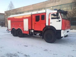 Fire Truck with Pump-Hose System for Extreme Low Temperatures