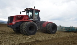 Kirovetz K-744R4 Standard Tractor