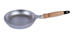 Aluminum Cast Frying Pan 220mm with Wooden Handle by Kukmara