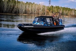 Hunter 650 Airboat with Dual Hull Design