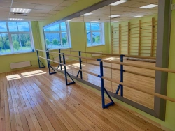 Choreographic Rack with Wooden Bars