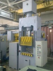 Hydraulic Plunger Press DE 2430 - High Pressure Material Processing