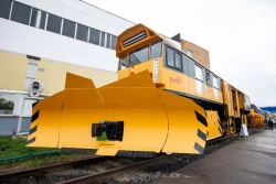 Snow Clearing Machine with Pneumatic Blowing SS-POM