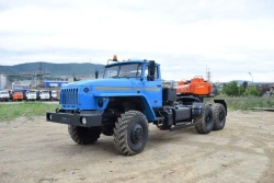 UZST01 Saddle Tractor for Semi-Trailer Towing, Model 174T-30