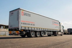 Flatbed Semi-Trailer with Swing Gates for Versatile Cargo Transport 853330