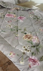 Soft and Cozy Quilted Blanket with Synthetic Swan Down