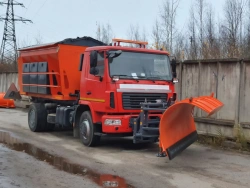 Combined road sweeping machine MKDU-12 on the basis of chassis MAZ-534025