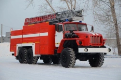 Fire Truck with Ladder ACL 5.0-40-18 (4320) 6YN31 Model 6Y114W on Ural-4320-1981 Chassis