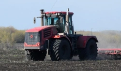 Kirovec K-744R1 Standard Tractor with YAMZ-238ND5 Engine