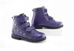Orthopaedic footwear on apparatus with insulated lining for children
