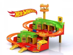 Hot Wheels Playset with Helicopter Landing Pad
