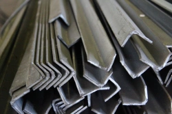 Equal Leg Hot-Rolled Steel Angles for Structural Support