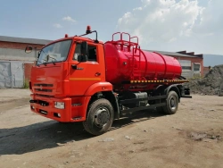 Vacuum Tanker on KAMAZ 53605 Chassis for Waste Management