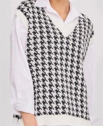 Customizable Women's Vest for Fashion and Comfort