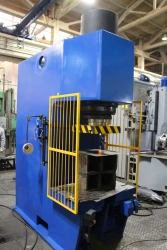Hydraulic Press with C-Frame PB6334