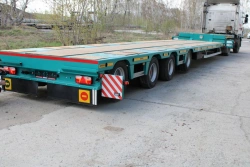 9854 Semi-Trailer with Metal Platform for Container Transport