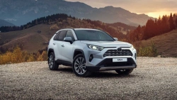 Toyota RAV4 Compact Crossover 5-Seater