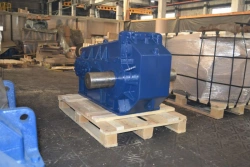 Vertical Three-Stage Cylindrical Gear Reducer for Lifting Equipment VKU-765-40-33-U2