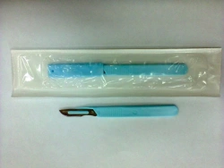Disposable Surgical Scalpel with Plastic Handle Type 2, Blade No. 20