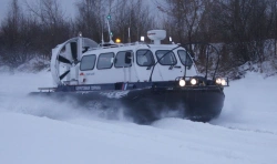 Small Amphibious Hovercraft A8 for Year-Round Transportation