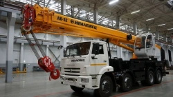 Automobile Crane KS-55717K-1 with Cabin U2.64.52.000