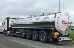 GIGA Four-Axle Tank Semi-Trailer Model 915334 SF-4 Chassis