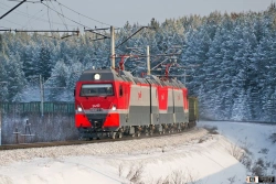 Dual-section Freight Electric Locomotive 2ES10