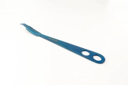 Narrow Retractor for Hip Joint Prosthesis Installation